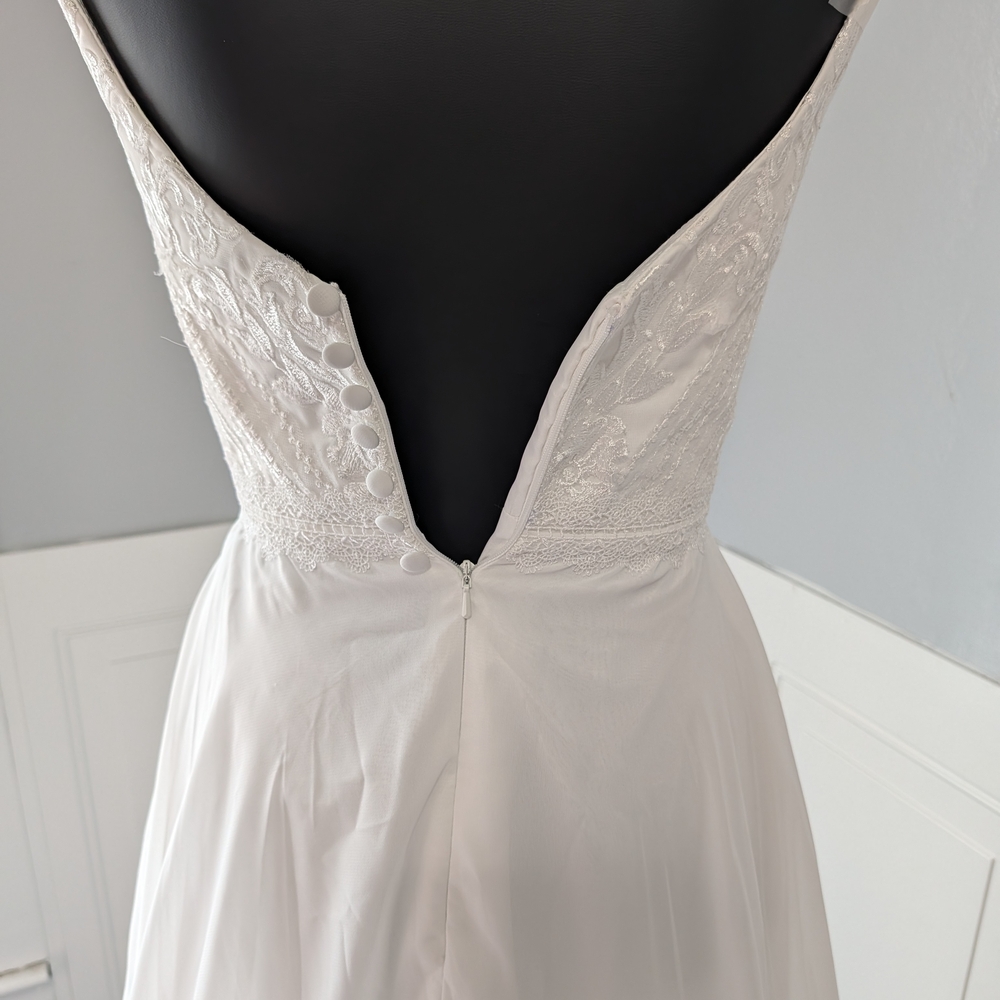 Source Unknown White Embroidered Wedding Dress - image 4